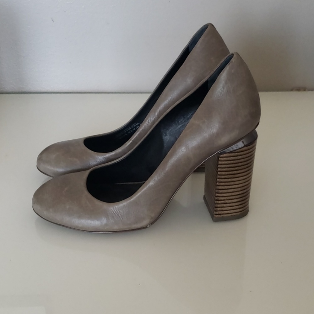 Shoes - Picture 3 of 4